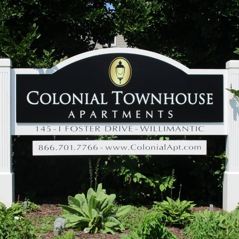Colonial Townhouse Apartments